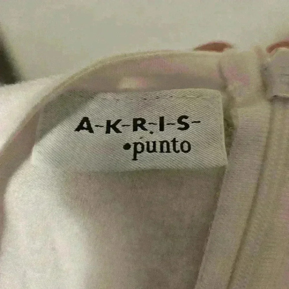 Akiris - Picture 2 of 5